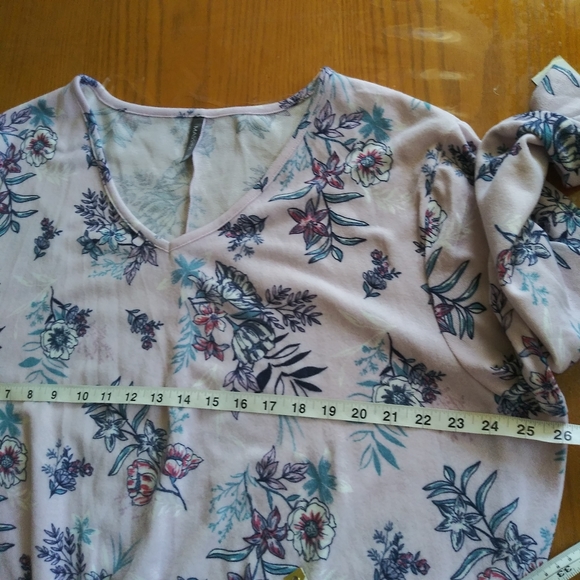 Massini floral Women Long Sleeve Top - Picture 10 of 11